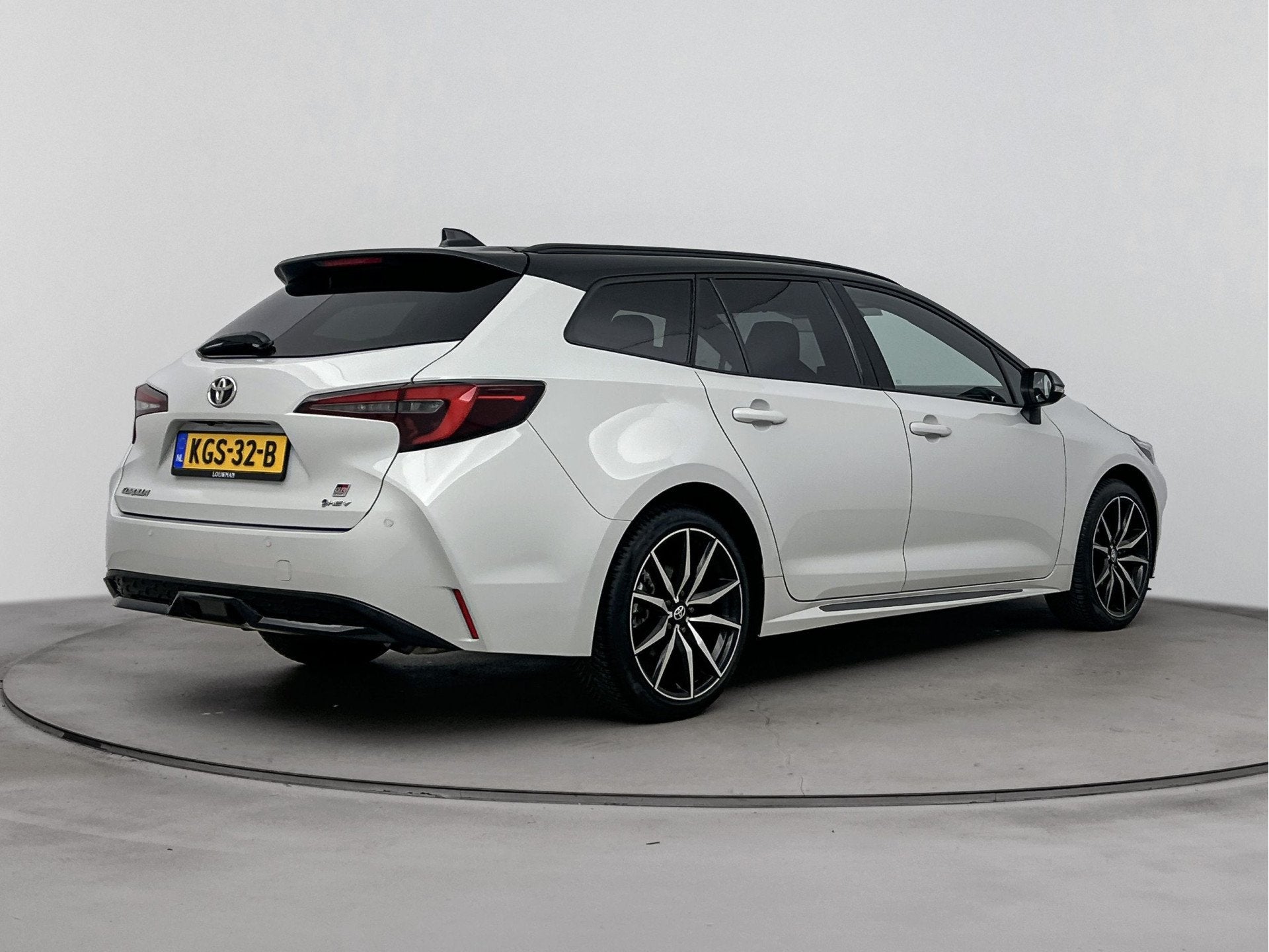 Toyota Corolla Touring Sports Hybrid 200 Business GR Sport P, Auto's, 12 maanden, 450 kg, Gebruikt, 4 cilinders