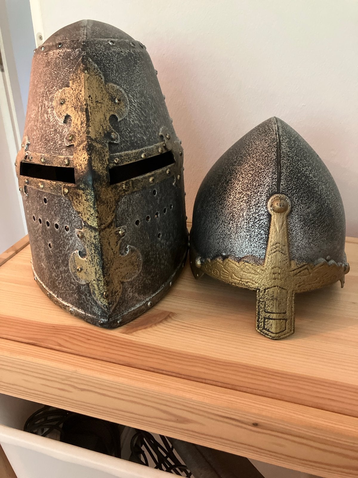 Middeleeuwse Helmen - Decoratie of Cosplay, Ophalen, Gebruikt, Toneelattributen of Onderdelen
