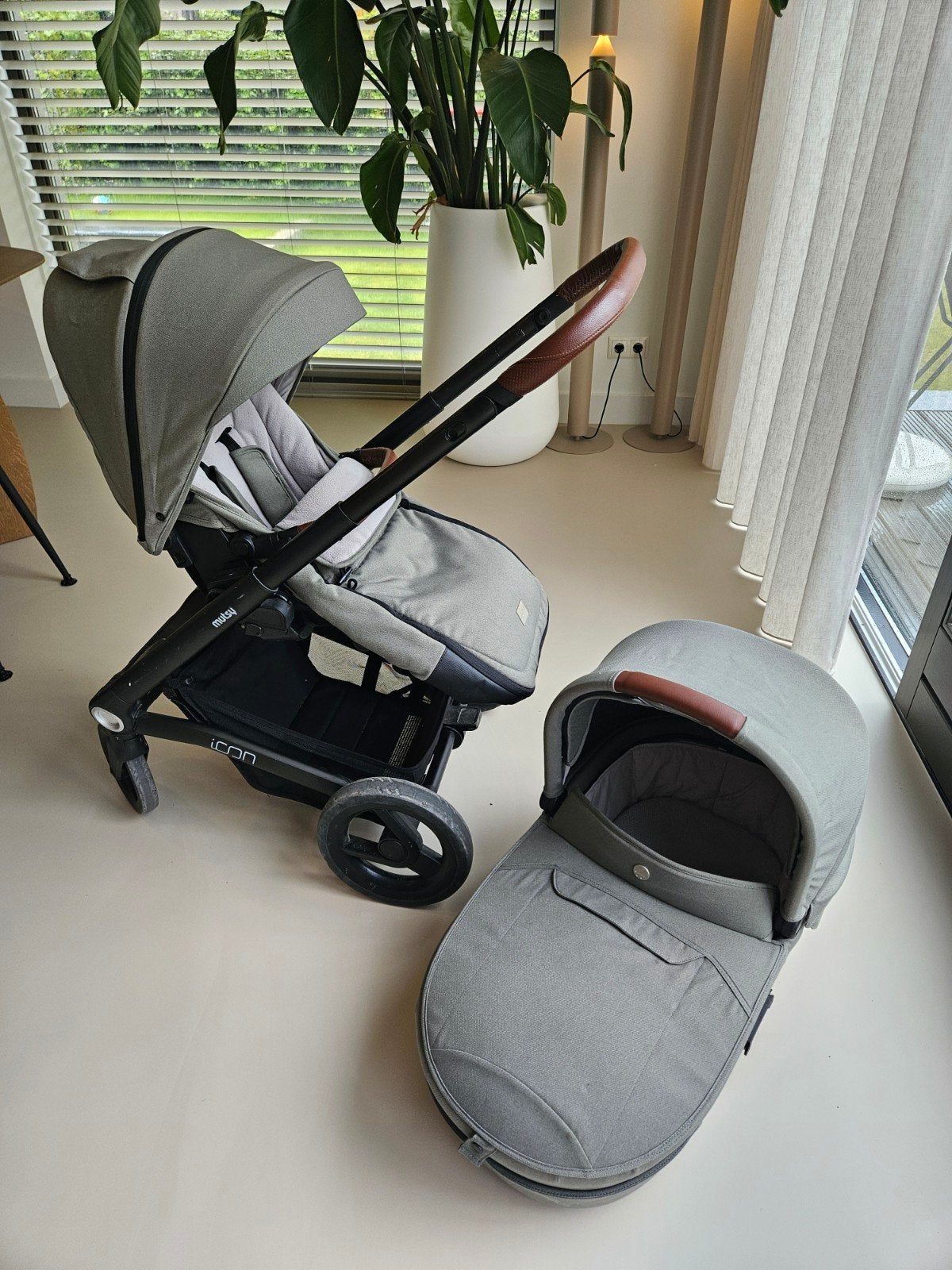 Mutsy Icon kinderwagen groen, Kinderen en Baby's, Kinderwagens en Combinaties, Ophalen, Zo goed als nieuw, Mutsy