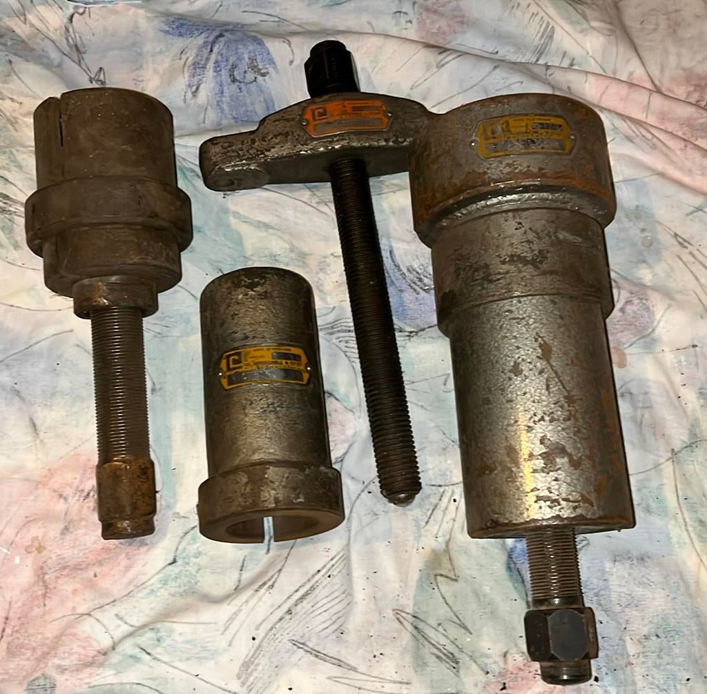 Antieke vintage Churchill lagertrekker (?), Ophalen