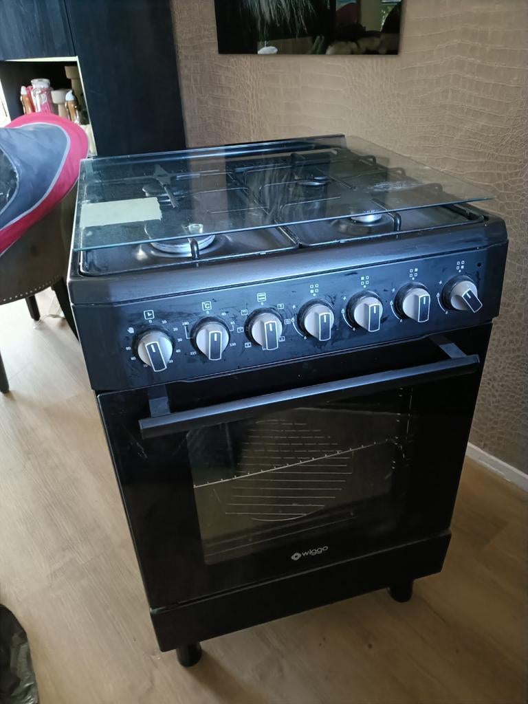 Wiggo gasfornuis met oven - Zwart, zo goed als nieuw, Witgoed en Apparatuur, Fornuizen, 60 cm of meer, Zo goed als nieuw, Gas