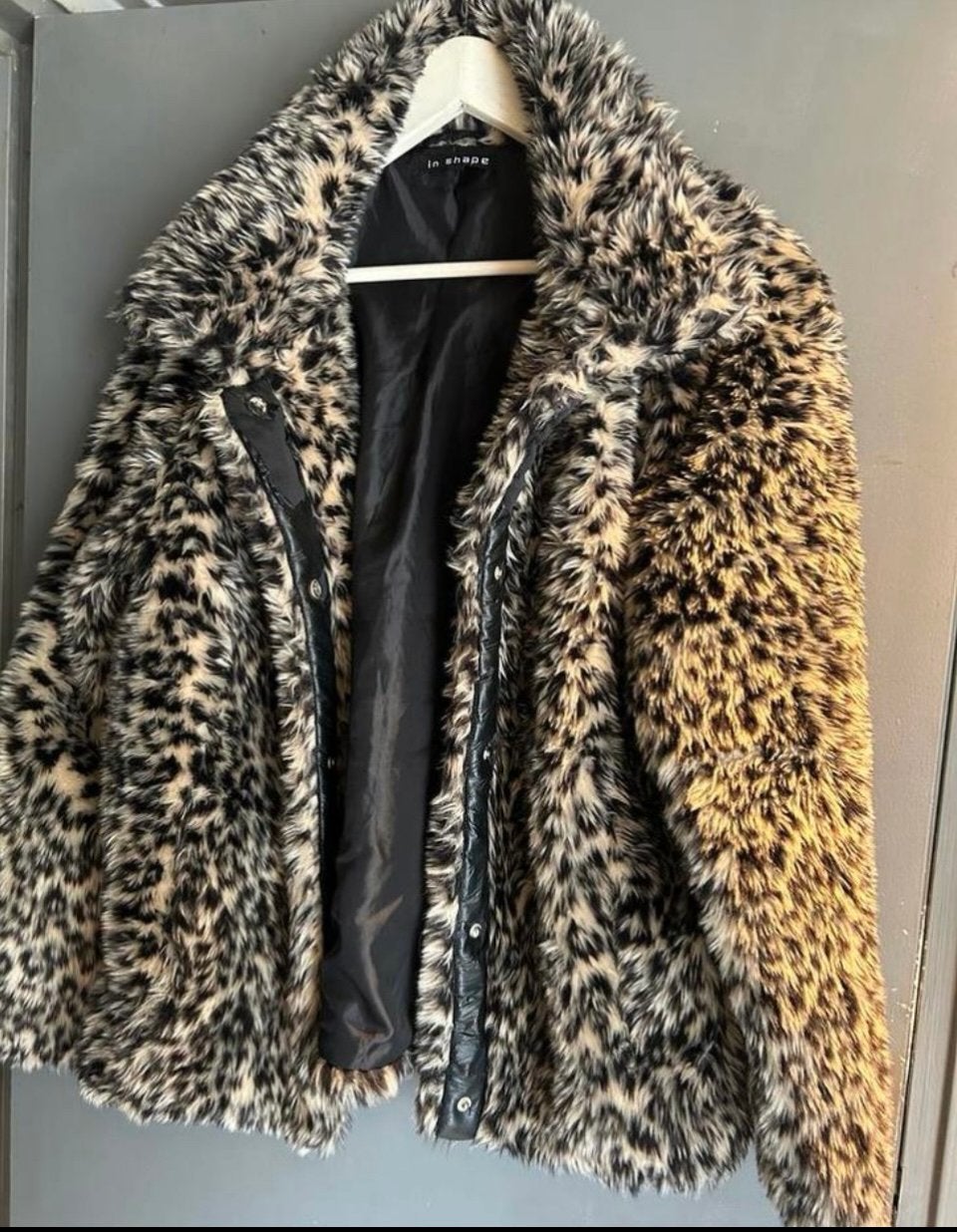 Fluffy panter winterjas van in shape XL, Ophalen of Verzenden, Zo goed als nieuw, Maat 46/48 (XL) of groter, Bruin