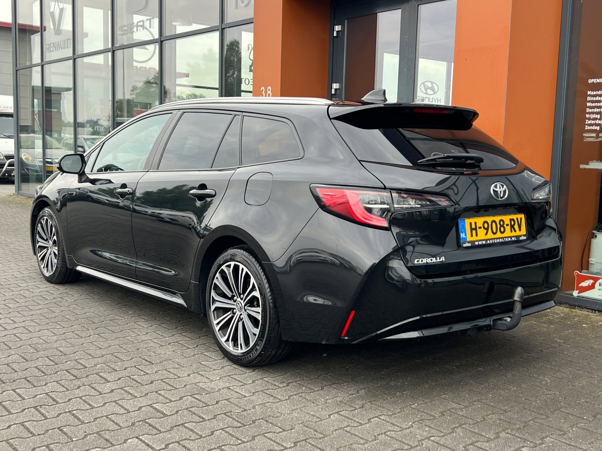Toyota Corolla Touring Sports 1.2 Turbo Dynamic|Netto Export, Dealer onderhouden, 4 cilinders, Zwart, Origineel Nederlands