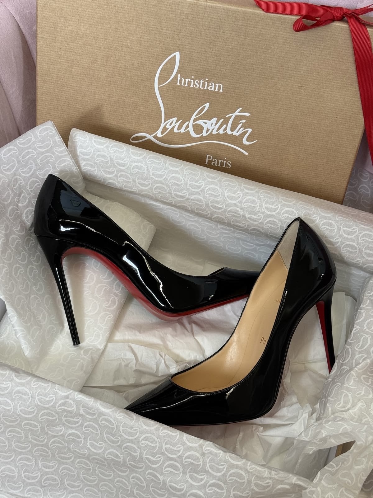 Christian Louboutin Pumps - Zwart, Wit, Nude, Ophalen of Verzenden, Zo goed als nieuw, Zwart, Pumps