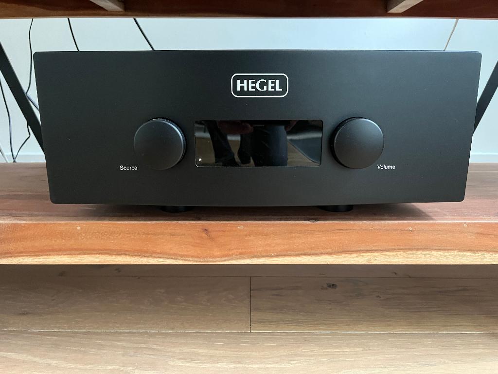Hegel H590 Topklasse Geïntegreerde Versterker (Zgan), Zo goed als nieuw, 120 watt of meer, Stereo, Ophalen