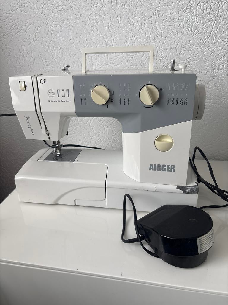 AIGGER Naaimachine - gebruikt., Ophalen, Zo goed als nieuw, Naaimachine, Overige merken