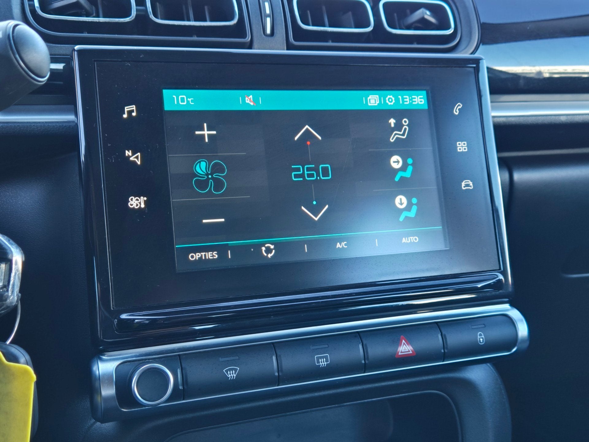 Foto 16 van Citroen C3 1.2 PureTech Shine New D-Riem Camera Carplay Stoe