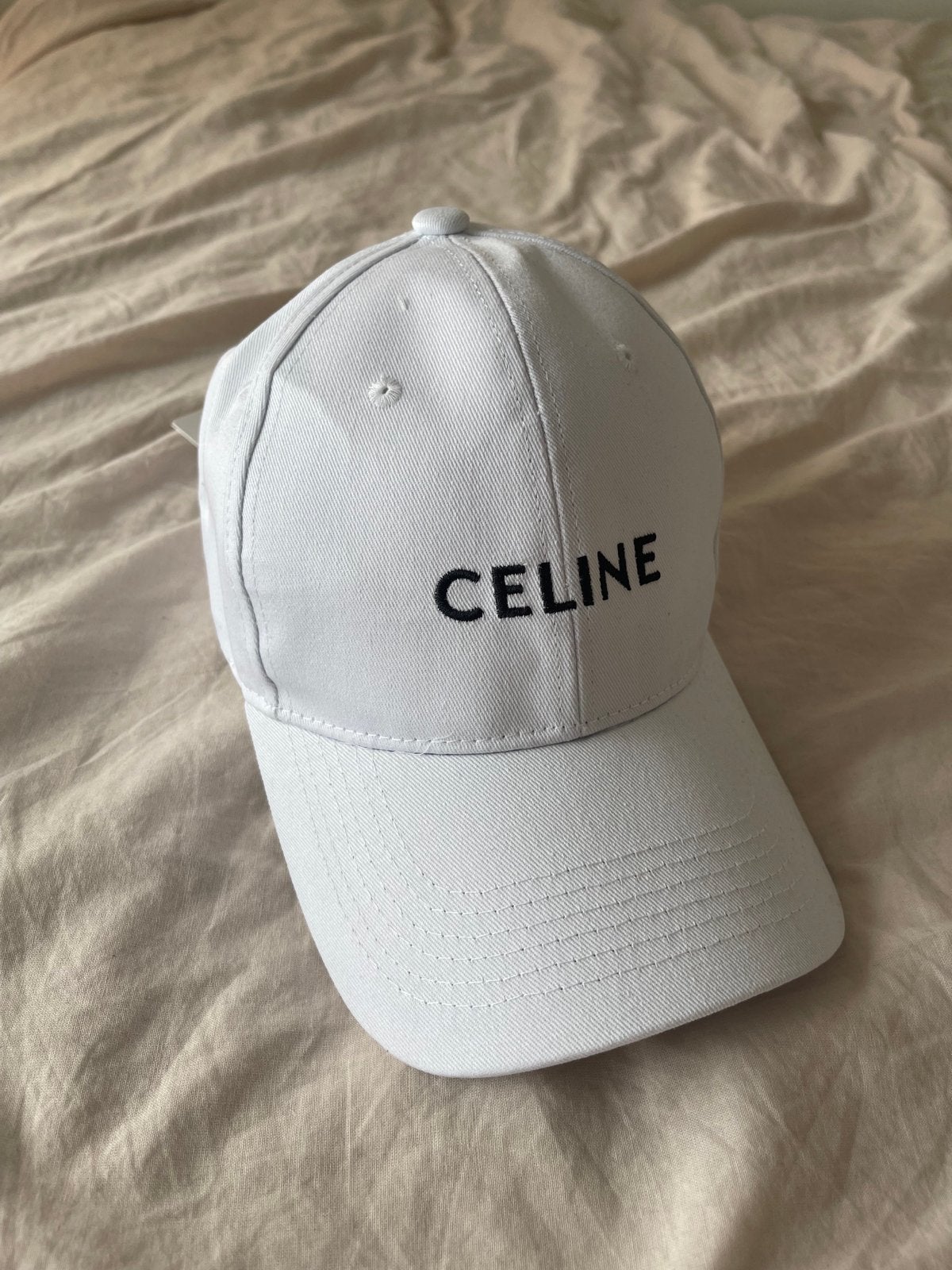 Celine pet wit - Nieuw en ongedragen, Kleding | Dames, Hoeden en Petten, Verzenden, Nieuw, One size fits all, Pet