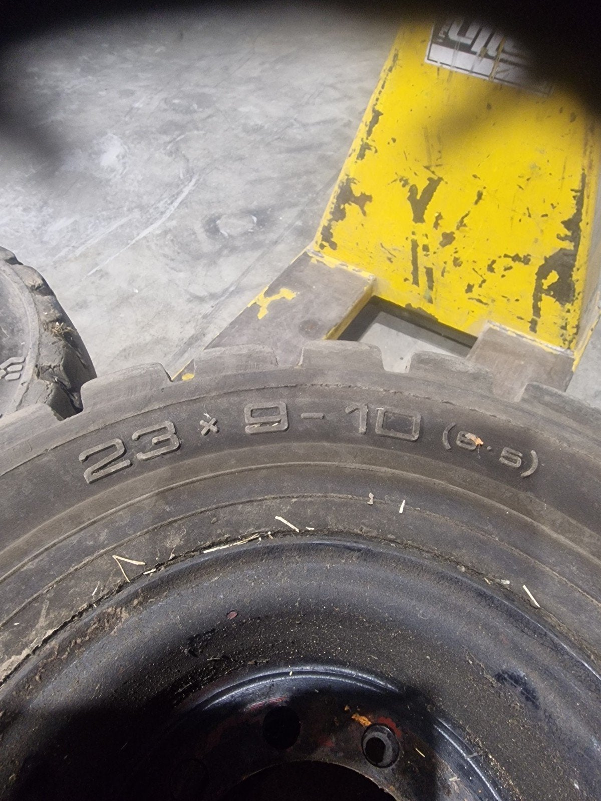 massieve heftruck banden. met goed profiel!, Ophalen