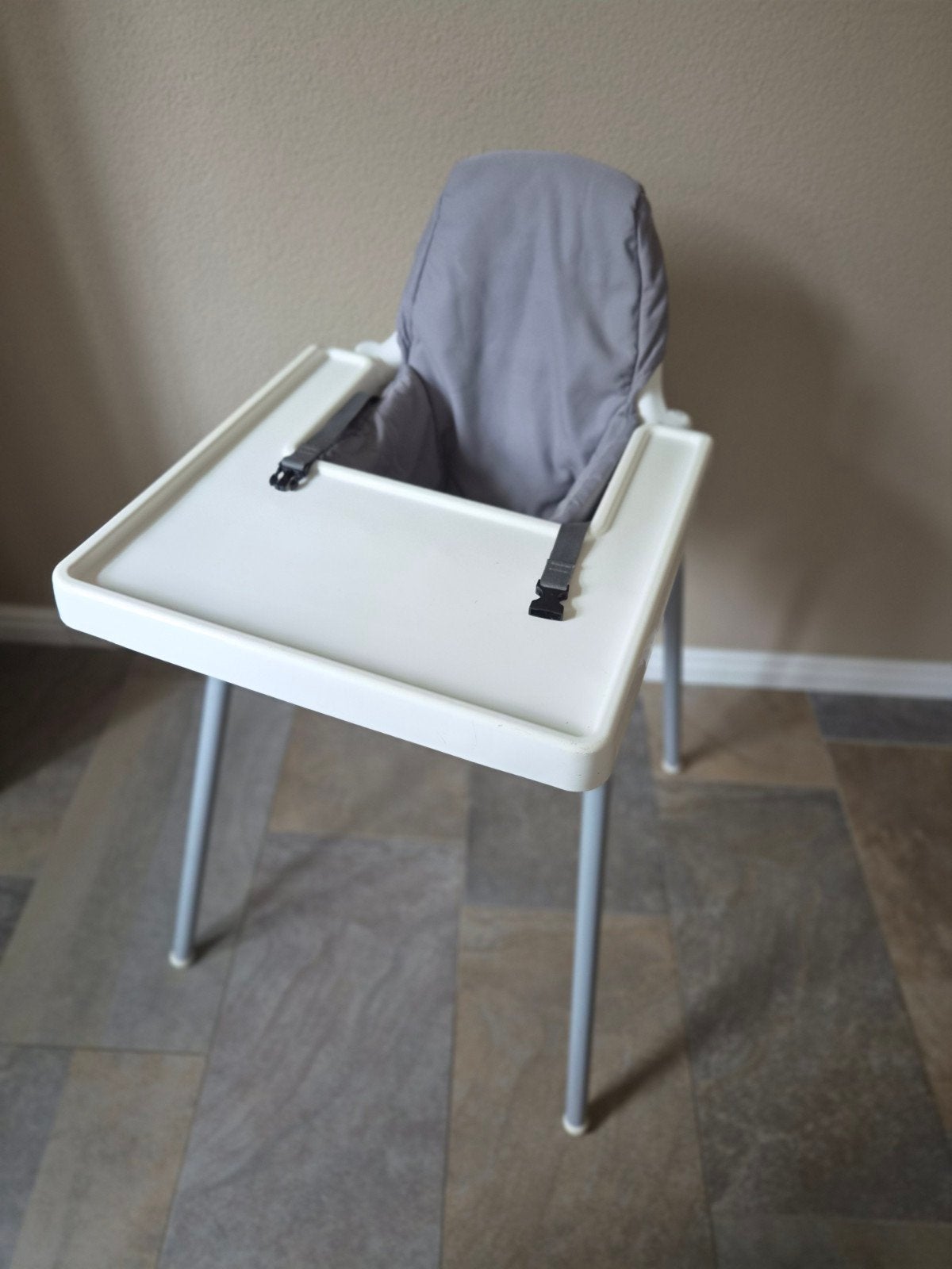 IKEA Antilop kinderstoel met kussen en gordel, Kinderen en Baby's, Ophalen, Gebruikt, Overige typen, Afneembaar eetblad