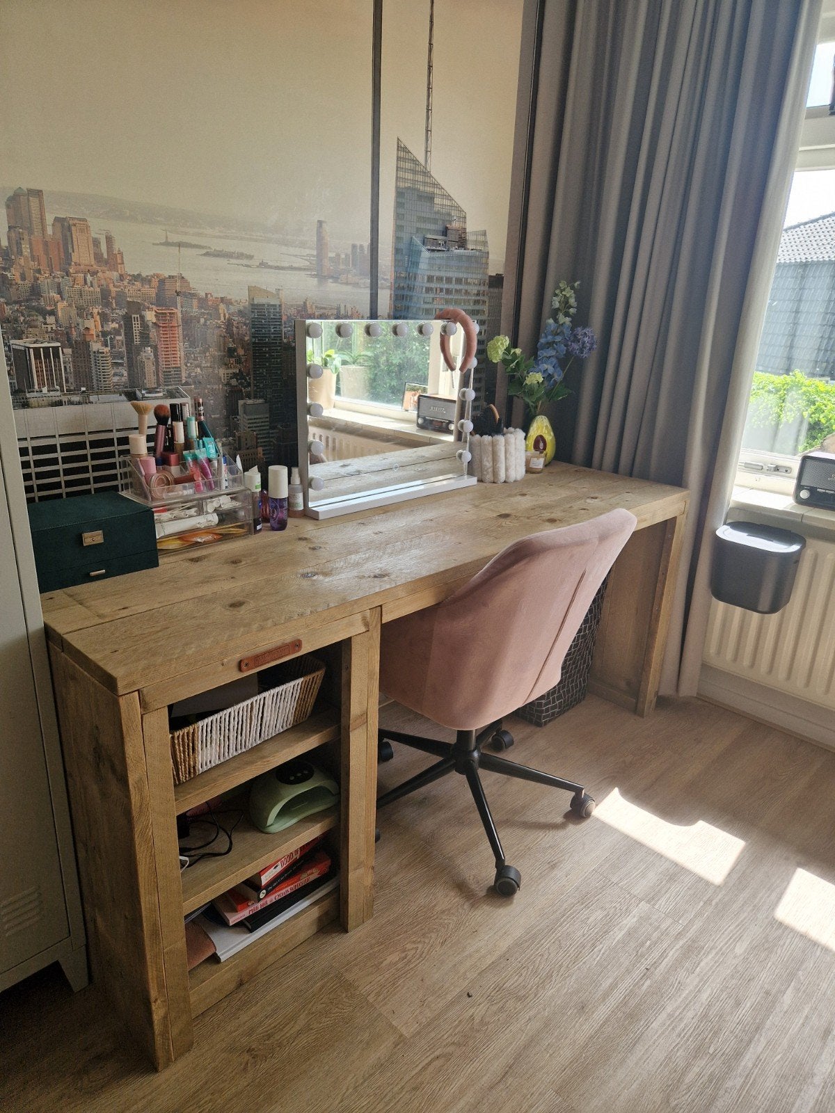 Houten bureau met opbergruimte in zeer goede staat, Ophalen, 175 cm, Hout, Zo goed als nieuw