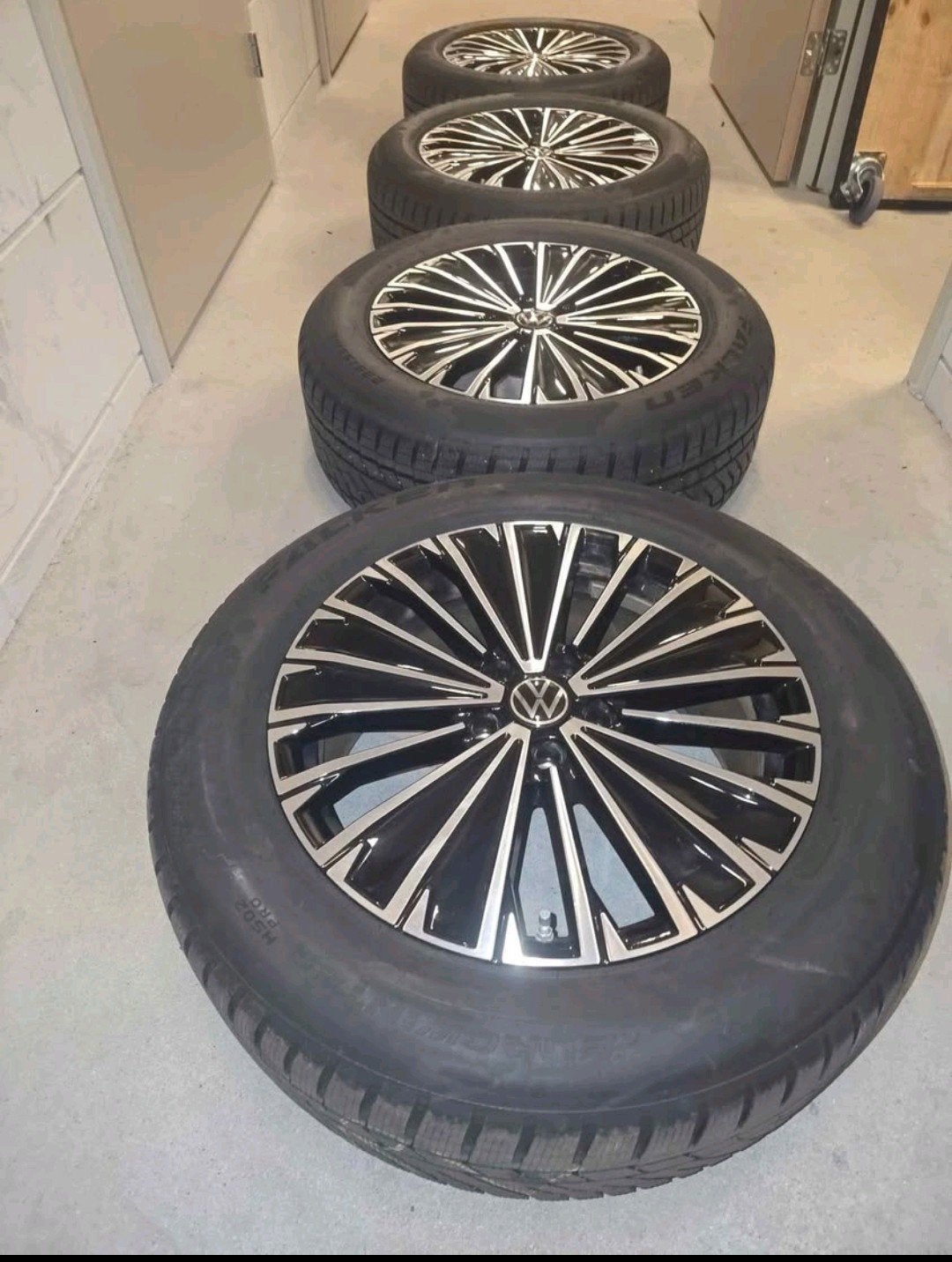 VW Napoli velgen 235 55 18 Nieuw Model Tiguan Winterset, Auto-onderdelen, Banden en Velgen, 18 inch, Banden en Velgen, 235 mm