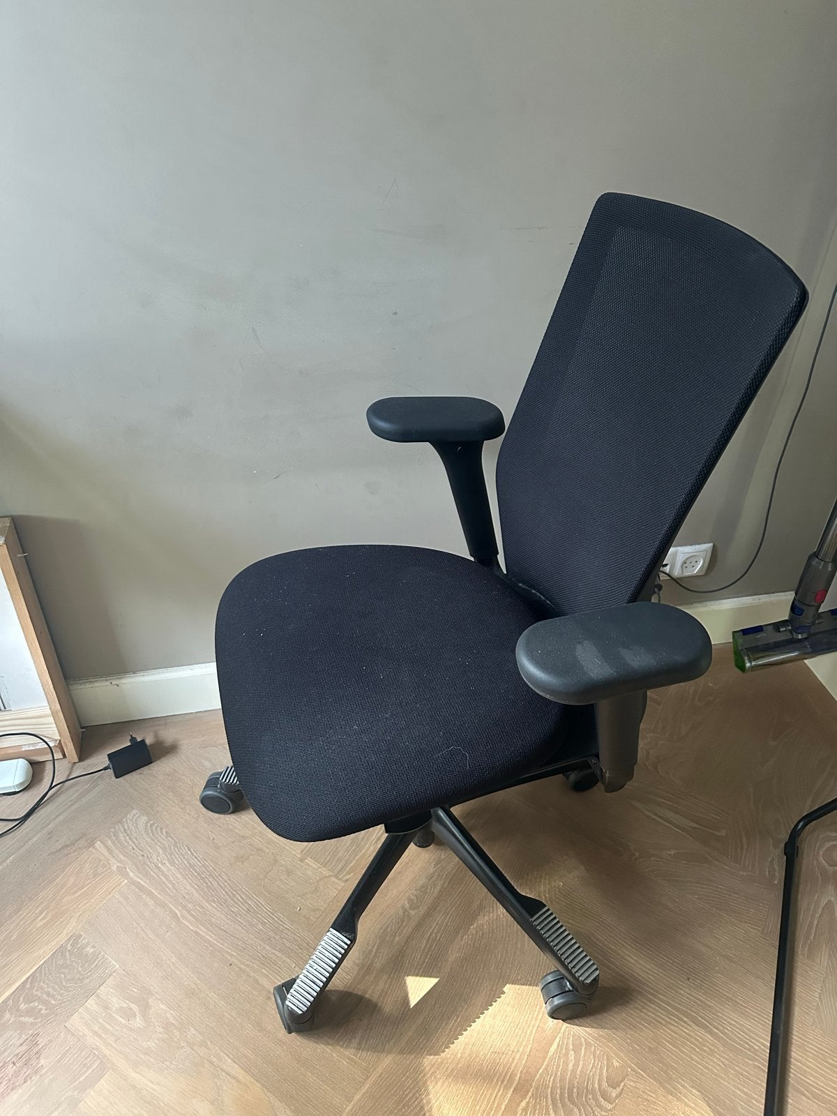 HÅG Futu Mesh 1100 ergonomische bureaustoel ZGAN, Huis en Inrichting, Ophalen, Zwart, Zo goed als nieuw, Bureaustoel