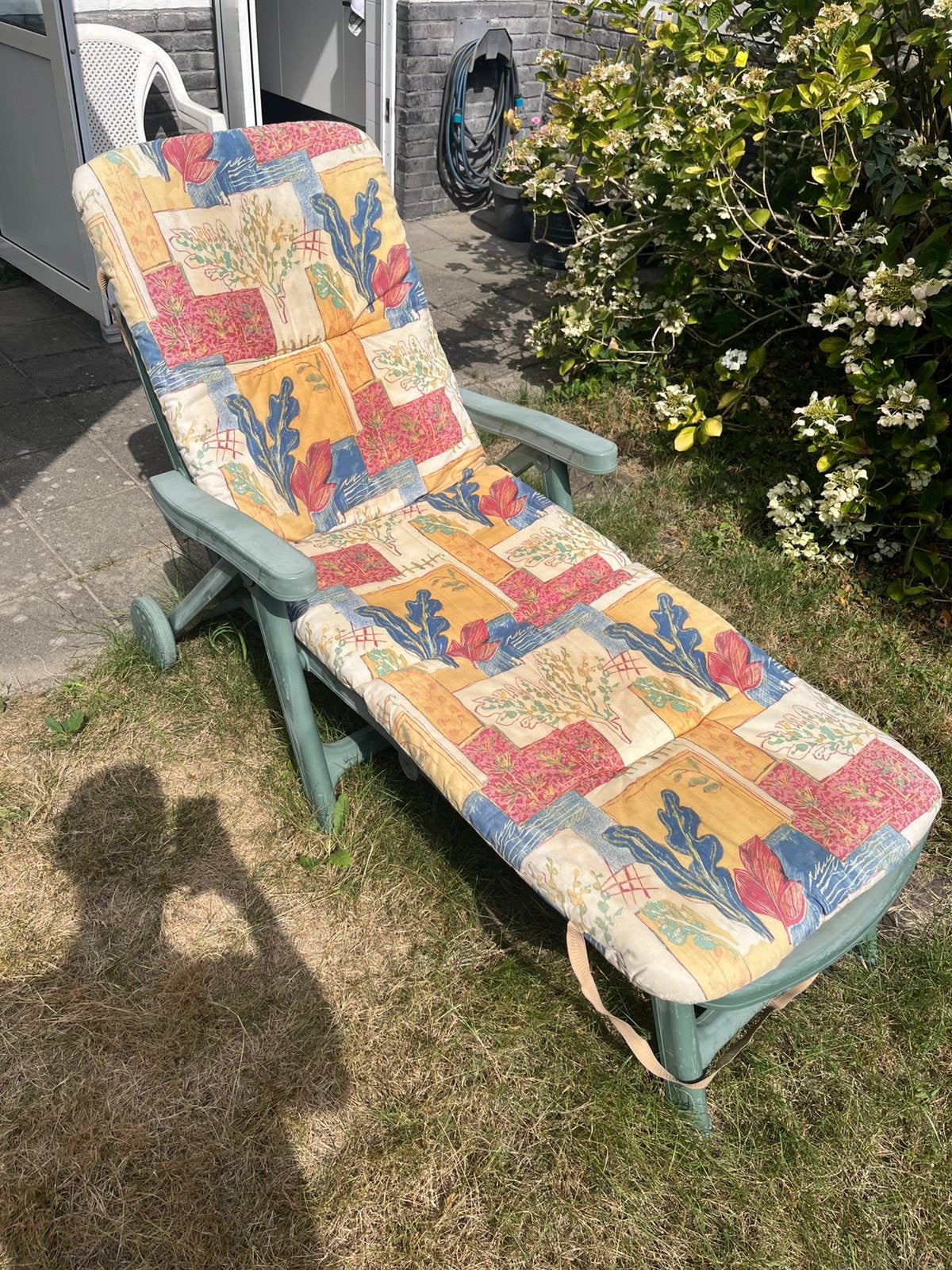 Ligstoel, opvouwbaar, groen, kunststof. Incl ligkussen, Tuin en Terras, Ligbedden, Ophalen, Gebruikt, Plastic, Verstelbaar