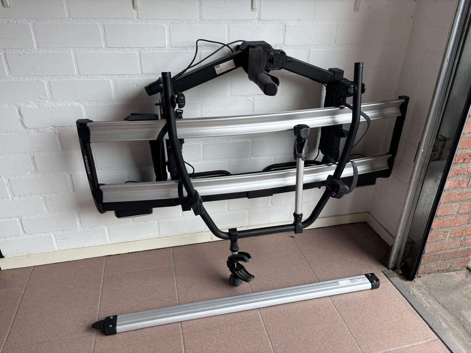 Thule VS 918 fietsendrager met oprijgoot, Auto diversen, Fietsendragers, Ophalen, Elektrische fiets, Zo goed als nieuw, 2 fietsen