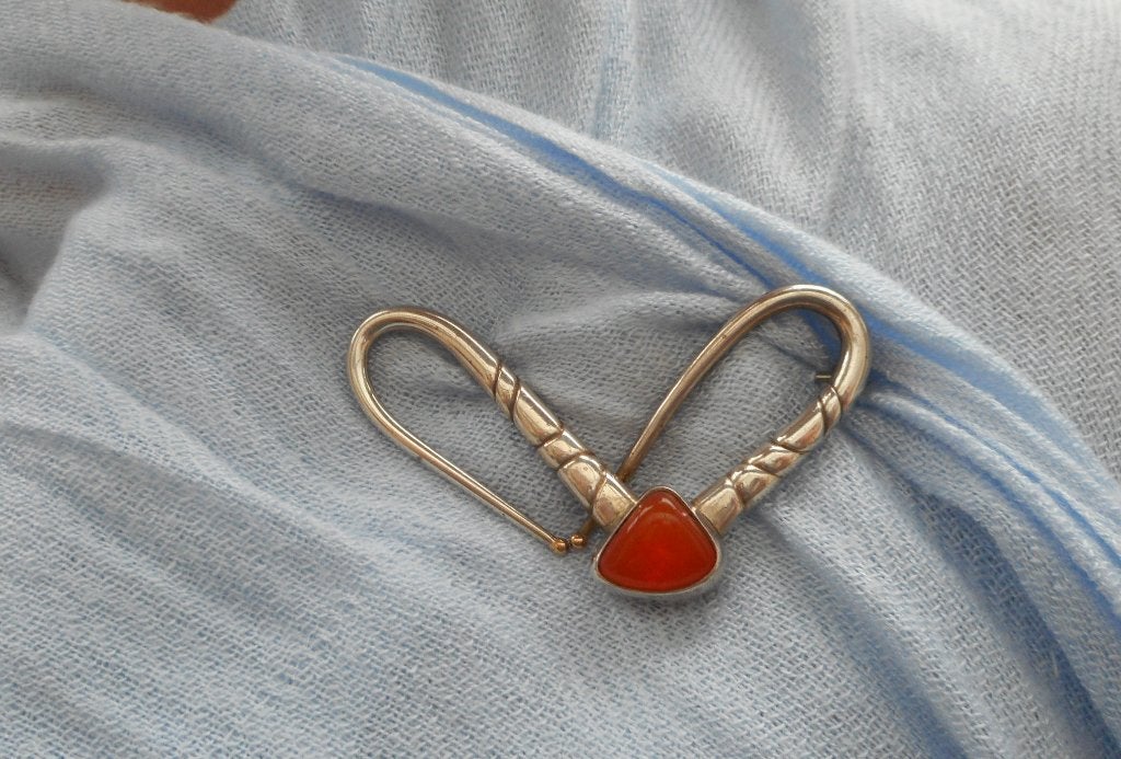 Zilveren modernist broche met goud en rode steen nr.2026, 4 tot 7 cm, Verzenden, Zo goed als nieuw, Zilver