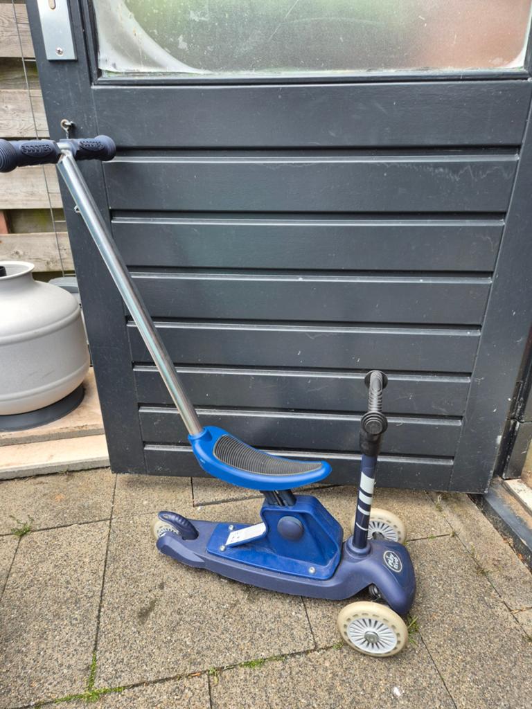 Playtive Kinderstep 2-in-1 met zitje en duwstang, Ophalen