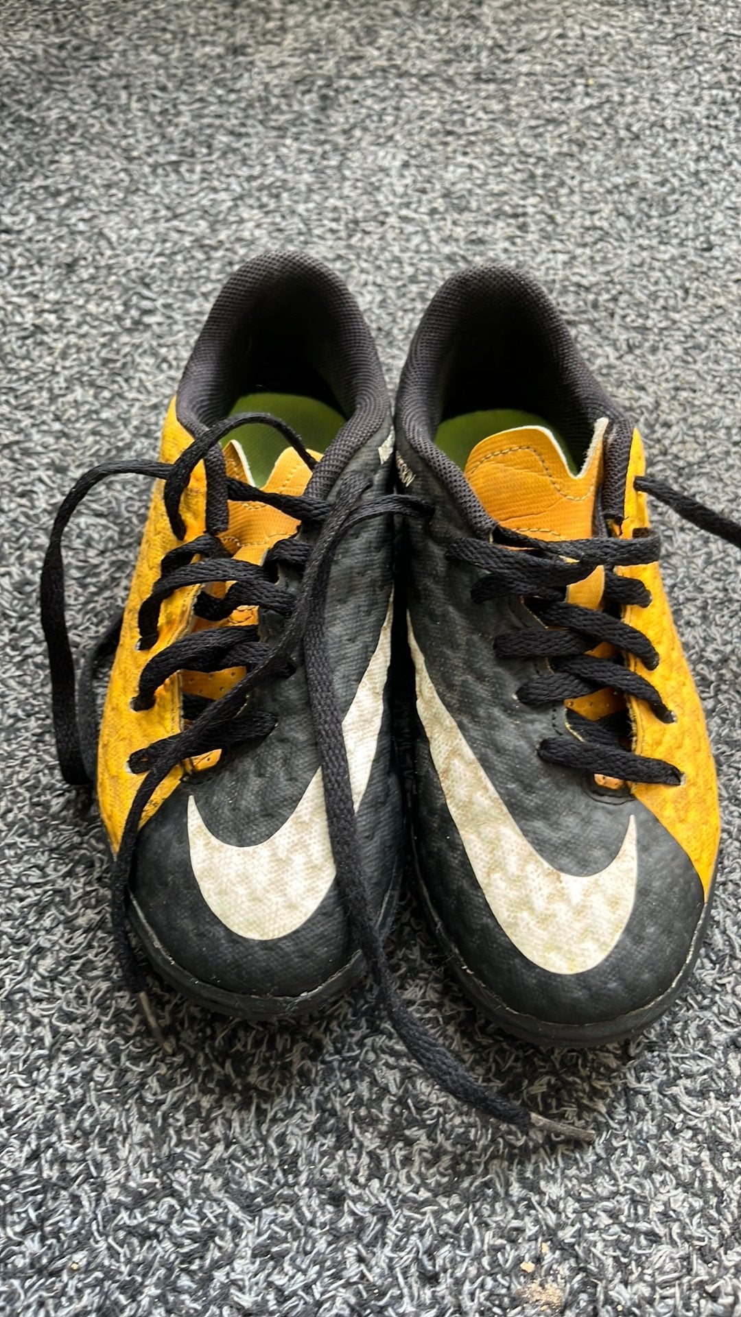 Voetbalschoenen, Sport en Fitness, Voetbal, Ophalen, Gebruikt, Maat XS of kleiner, Schoenen