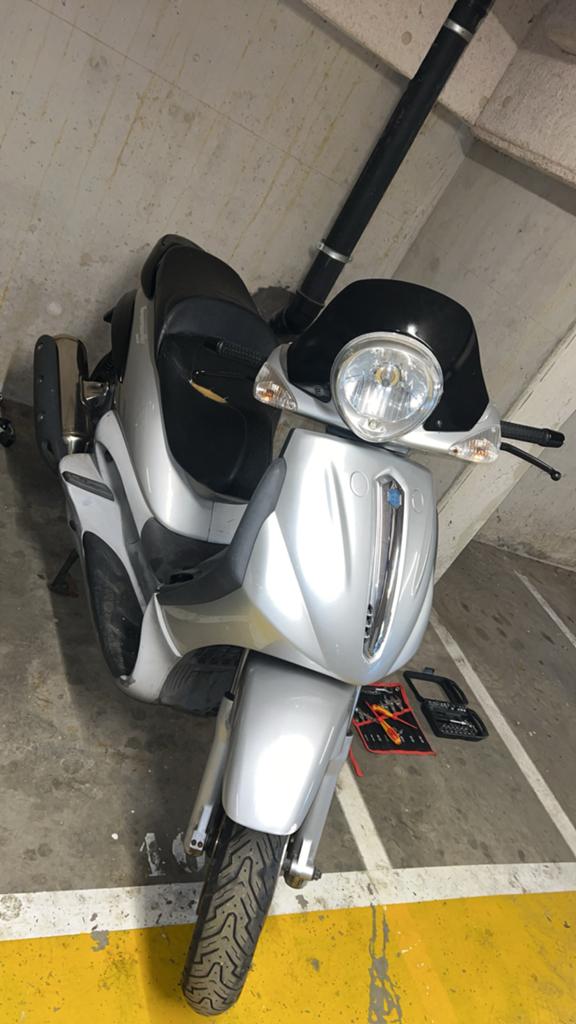 Beverly 500 2003, Fietsen en Brommers, Scooters | Piaggio, Overige modellen, Benzine, Ophalen