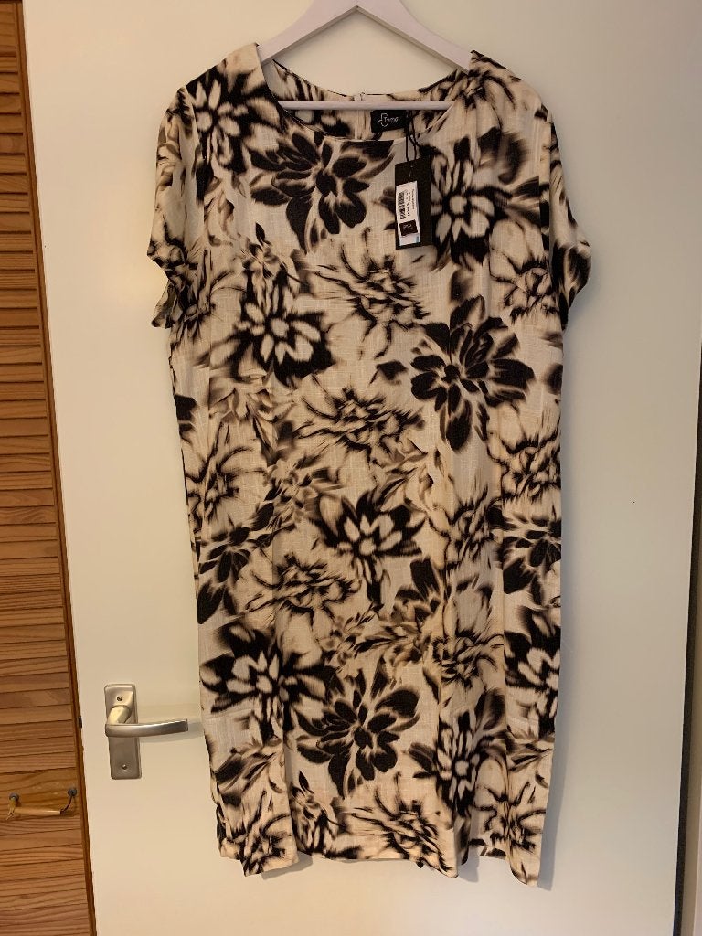 Beige-zwart jurk maat 46, Overige kleuren, Maat 46/48 (XL) of groter, Nieuw, Ophalen of Verzenden