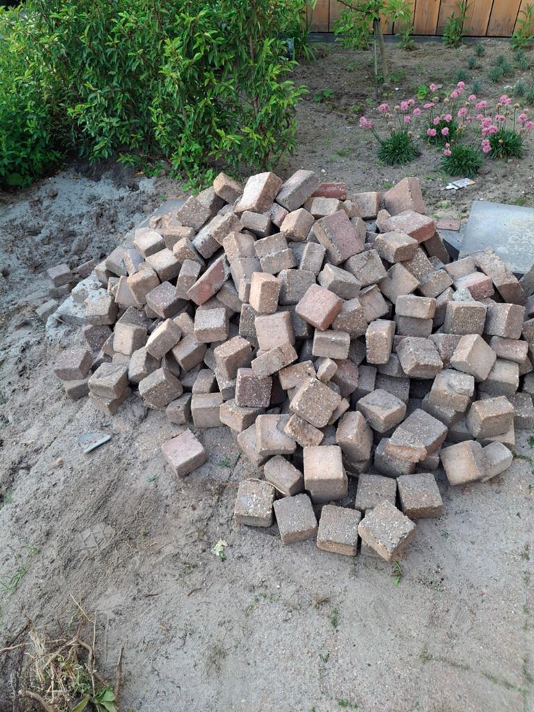 Leuke vierkante klinkers 10x10 ongeveer 5 vierkante meter, Tuin en Terras, Tegels en Klinkers, Ophalen, Gebruikt, Beton, Klinkers