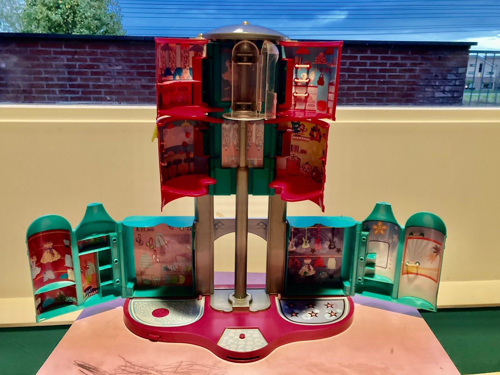 Poppenhuis, Mattel poppenhuis, Modehuis, uitklapbaar, Ophalen of Verzenden, Zo goed als nieuw, Poppenhuis