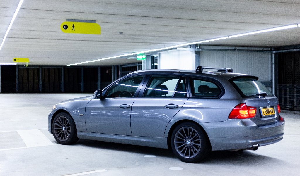 BMW 3-Serie 318i 143pk Aut. 2011 Grijs, Auto's, Automaat, Euro 5, 1995 cc, Zwart