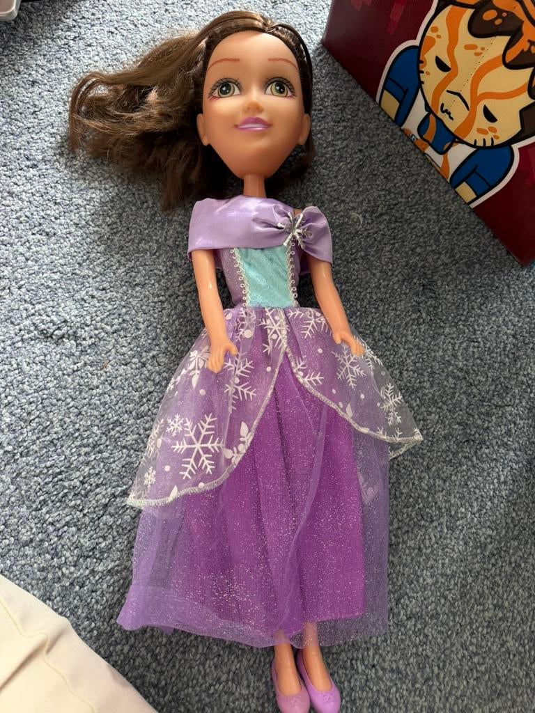 Grote pop prinses met lila jurk, Ophalen of Verzenden, Zo goed als nieuw, Pop