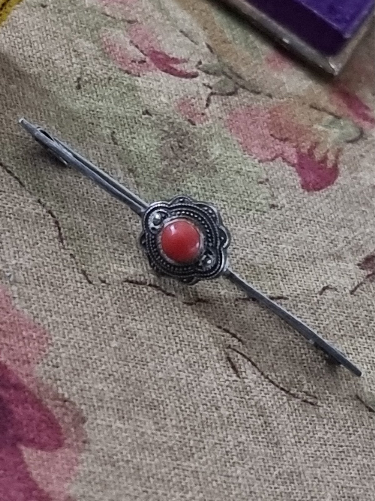 Antieke zilveren broche met bloedkoraal, Verzenden