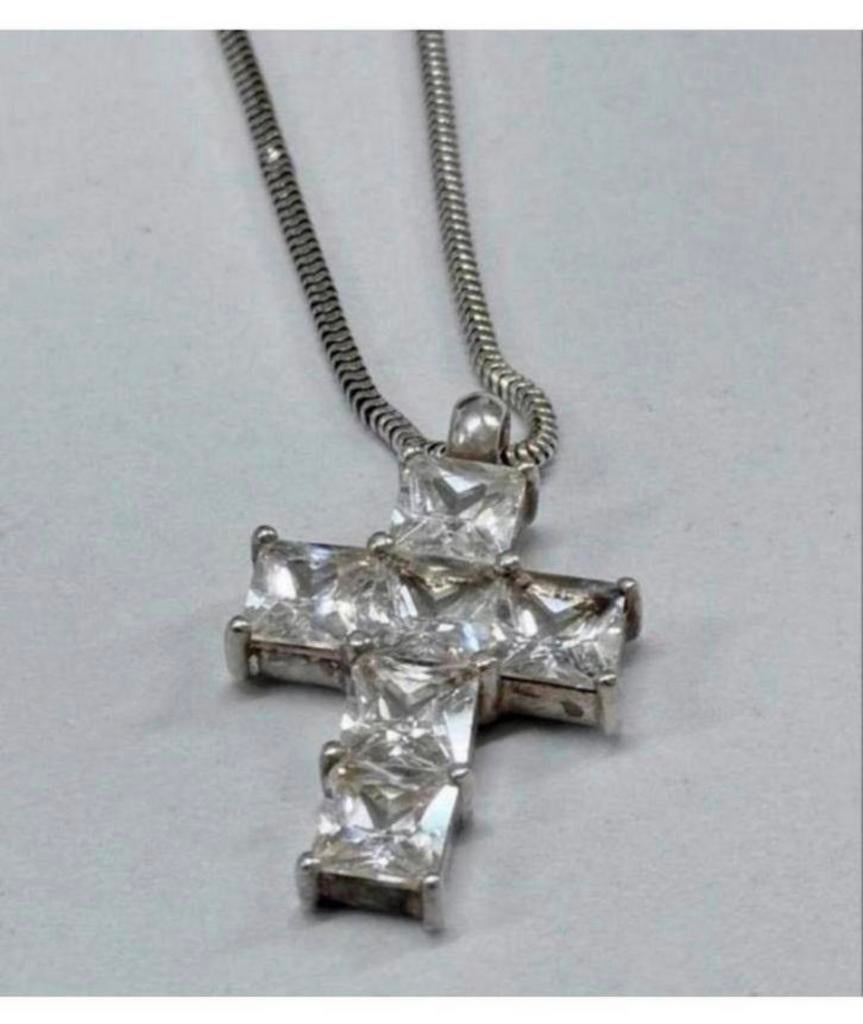 Prachtige kruisketting + 6 briljanten stenen, religie geloof, Ophalen of Verzenden, Zo goed als nieuw, Sieraad, Christendom | Katholiek
