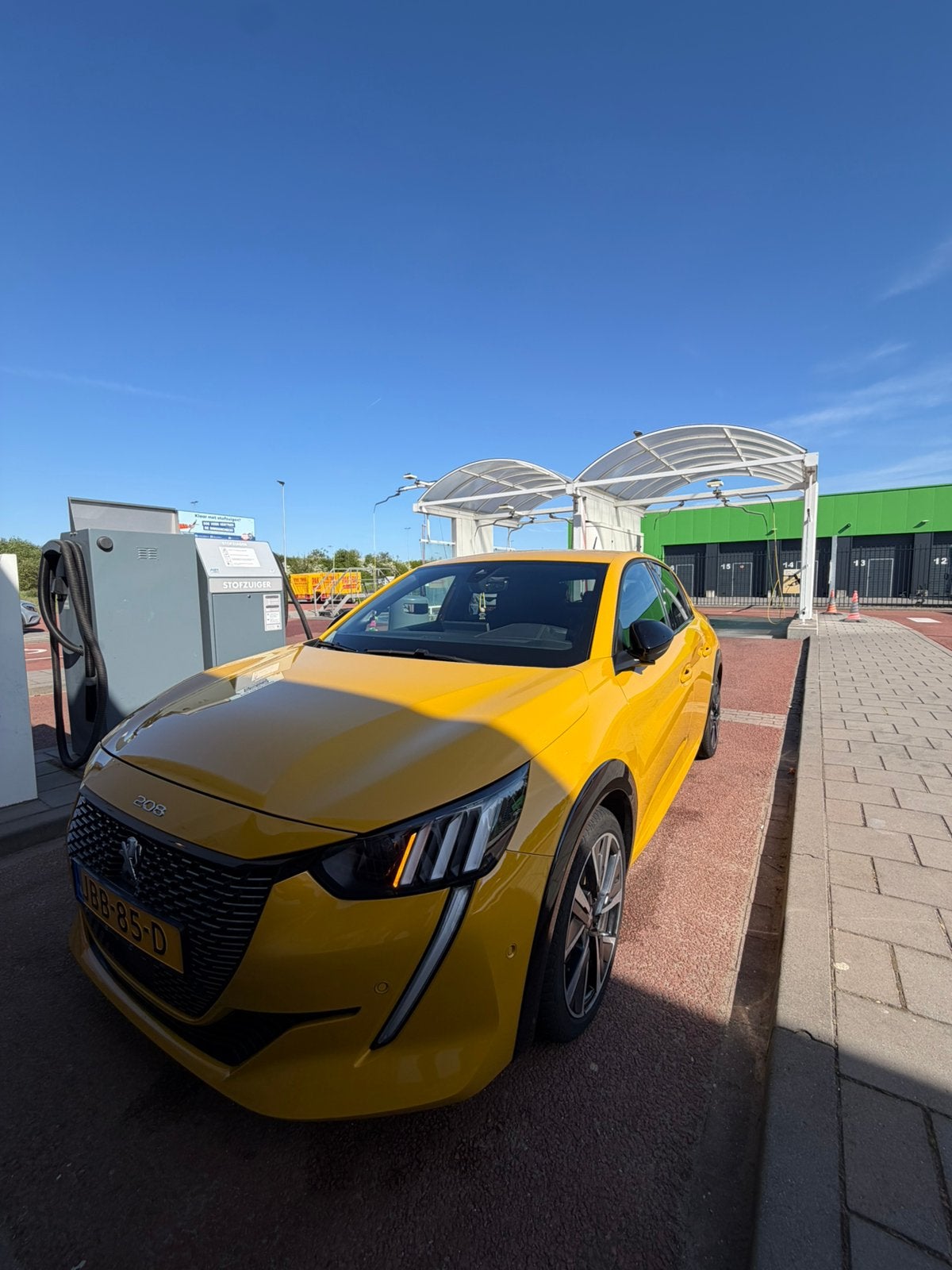 Peugeot 208 1.2 Puretech 100pk 2021 Geel, Auto's, Stof, Zwart, 100 pk, Geel