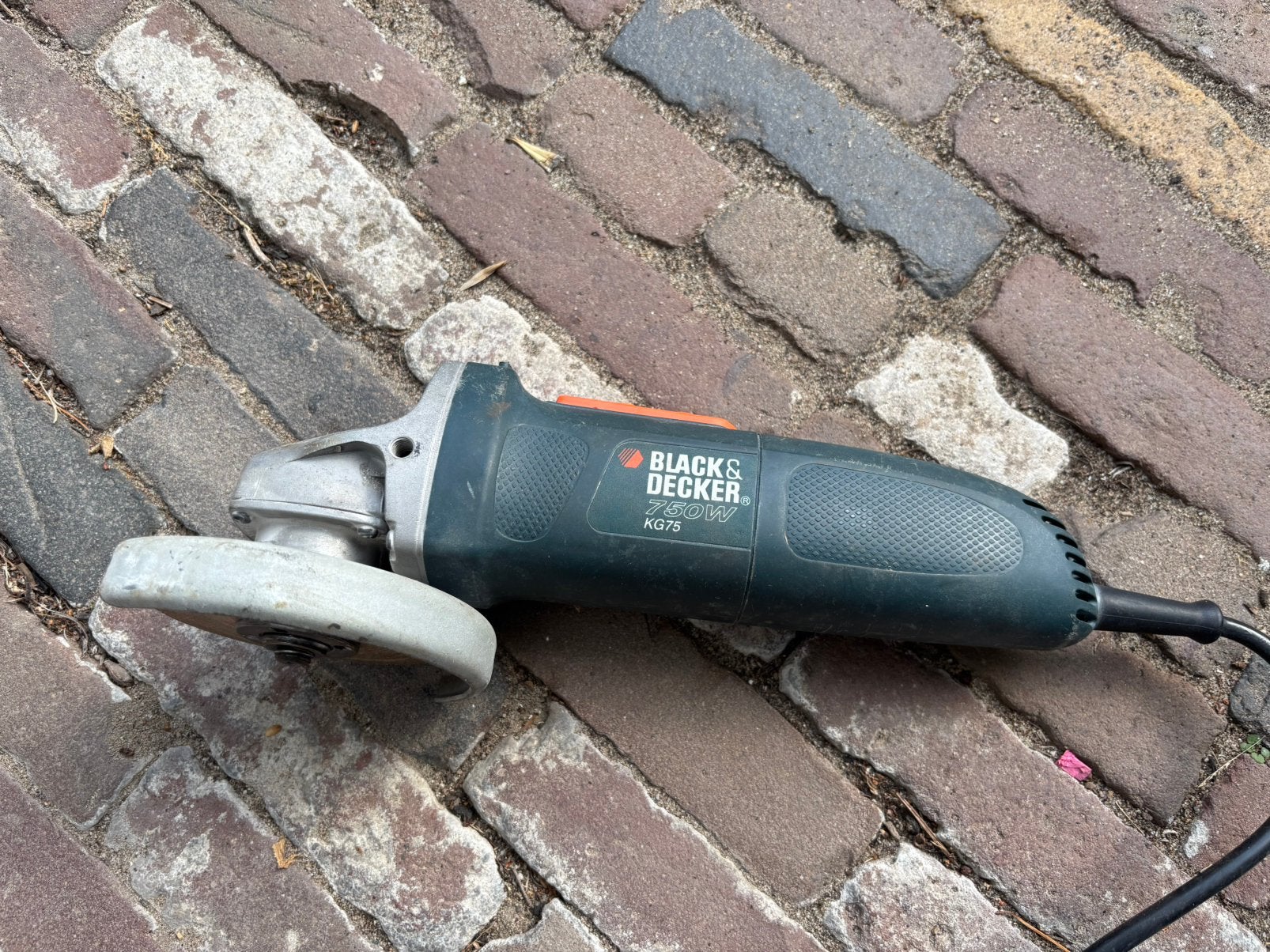 Black & Decker KG75 Haakse Slijper 750W in Koffer, Ophalen, Gebruikt, Minder dan 700 watt, Haakse handslijpmachine