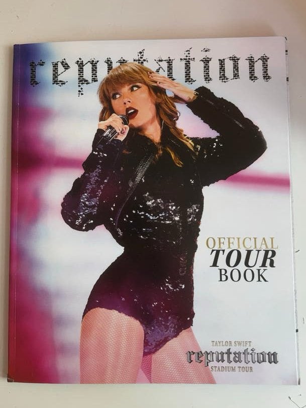 Taylor Swift Reputation Tour Boek - Officieel Tourboek, Ophalen, Zo goed als nieuw, Artiest