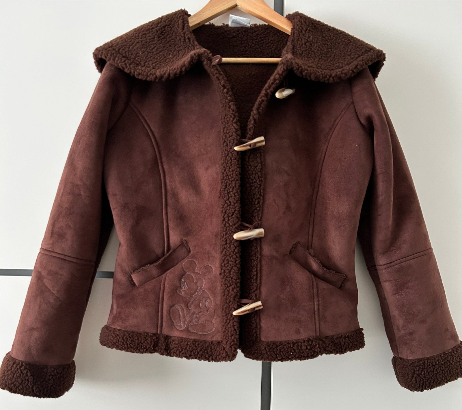 Nieuw Disney Mickey Mouse Jas Maat M Imitatie Suède Sherpa, Ophalen of Verzenden, Nieuw, Maat 38/40 (M), Bruin