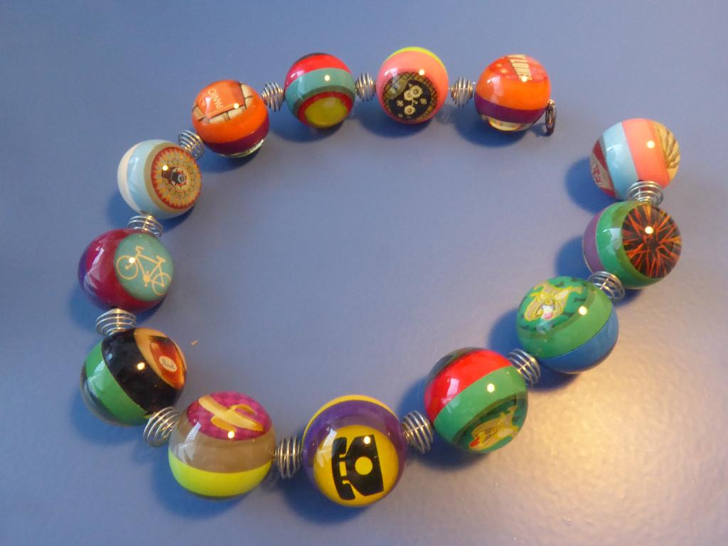 Pylones  ketting, Sieraden, Tassen en Uiterlijk, Ophalen of Verzenden, Zo goed als nieuw, Overige kleuren, Kunststof