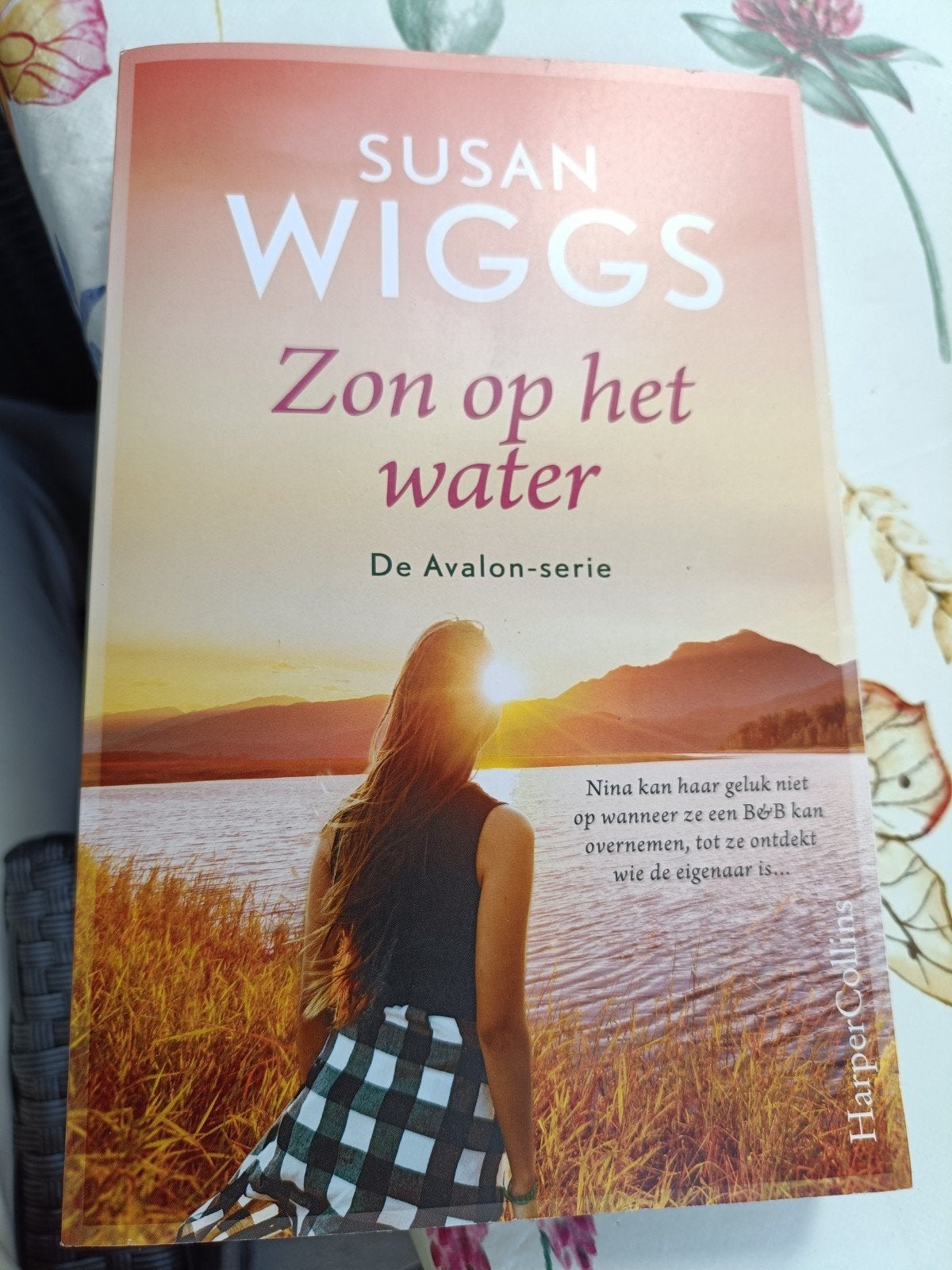 Zon op het water - De Avalon-serie - Susan Wiggs, Ophalen of Verzenden, Gelezen, Susan Wiggs, Nederland