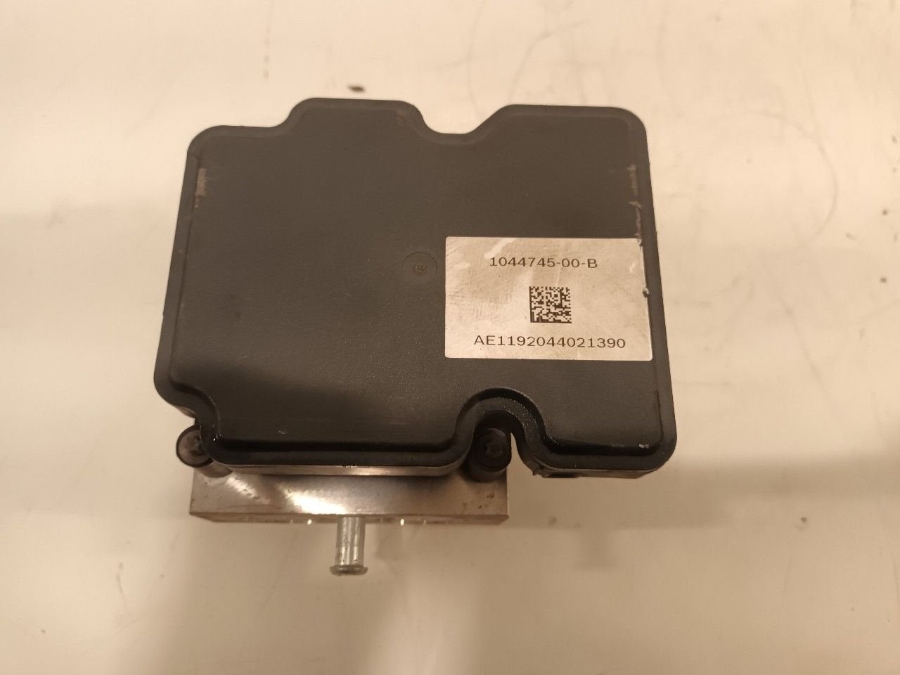 Abs pomp Tesla Model 3, Onderdelen@venauto.nl, Van der Ven Autorecycling B.V., Gebruikt, Ettenseweg 76, 4706 PB Roosendaal, The Netherlands