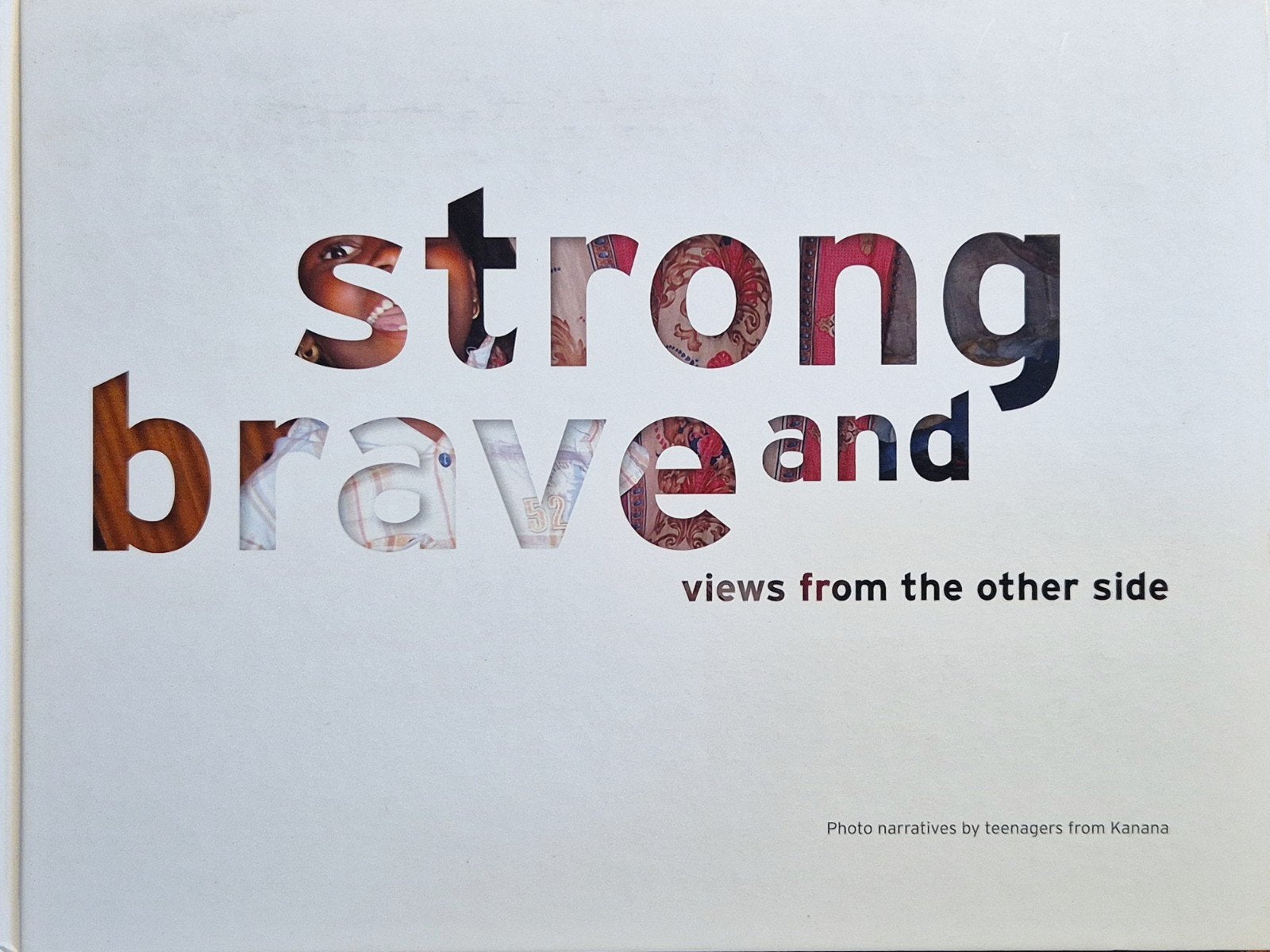 Strong Brave and Views from the Other Side - Fotoboek, Ophalen of Verzenden, Zo goed als nieuw, Fotografie algemeen, Tieners uit Kanana
