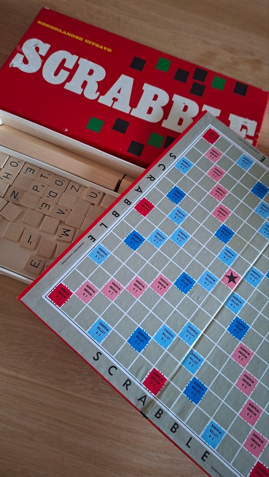 Scrabble met houten letters en bordjes, Een of twee spelers, Ophalen of Verzenden, Gebruikt