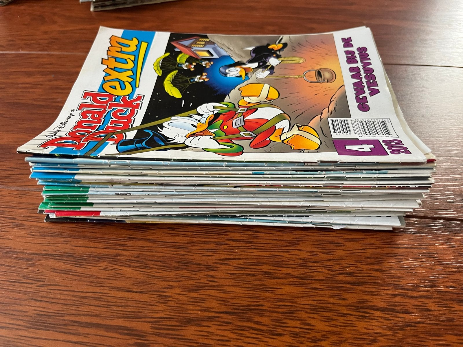 Donald Duck Extra uit verschillende jaartallen, Meerdere stripboeken, Ophalen of Verzenden, Gelezen