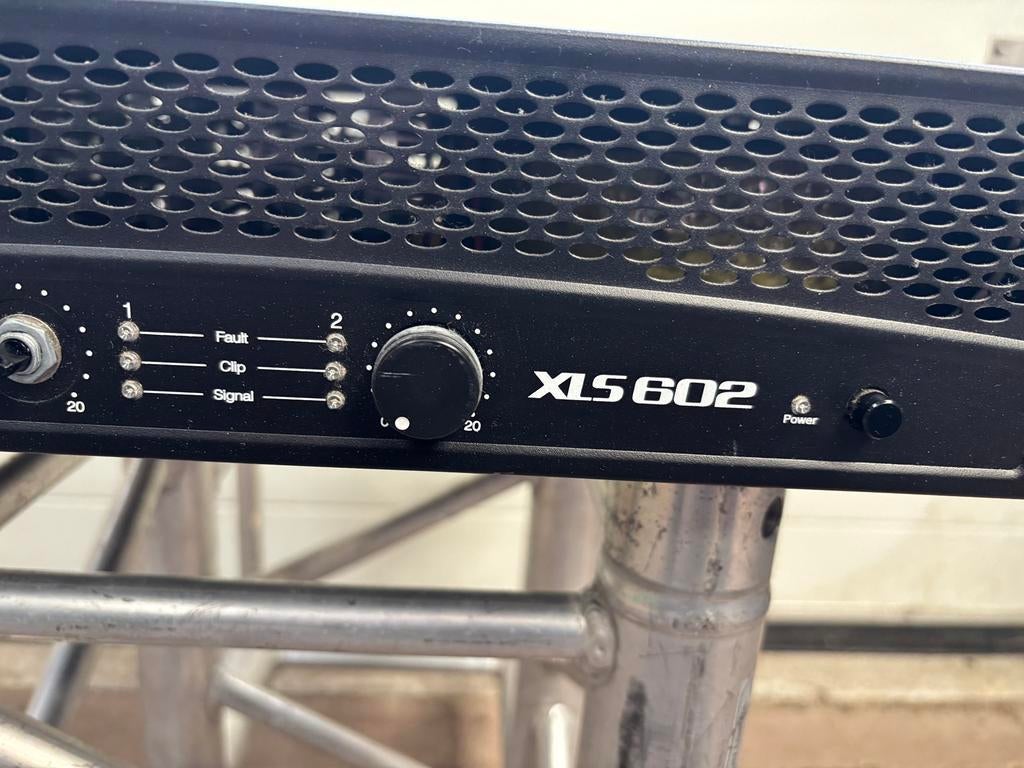Nu 6 defecte versterkers Beringer  QSC KIND en Crown, Muziek en Instrumenten, Versterkers | Keyboard, Monitor en PA, Ophalen of Verzenden