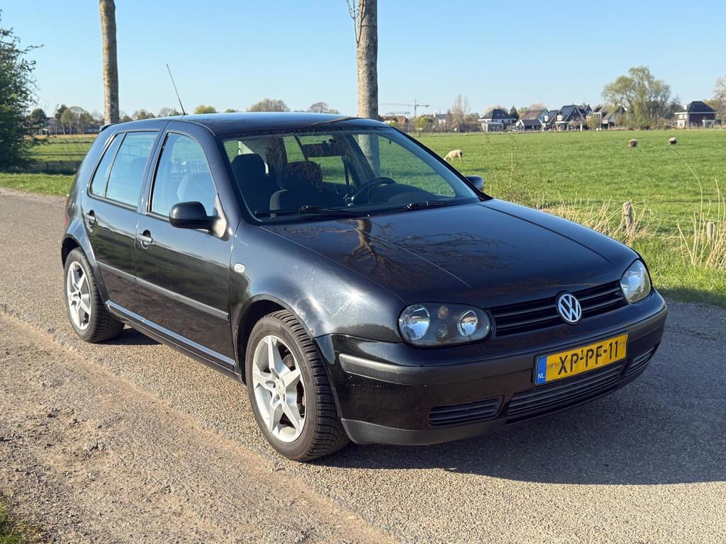 Volkswagen Golf 1.6 Geen APK Automaat Airco, Auto's, Zwart, 4 cilinders, 1123 kg, Golf