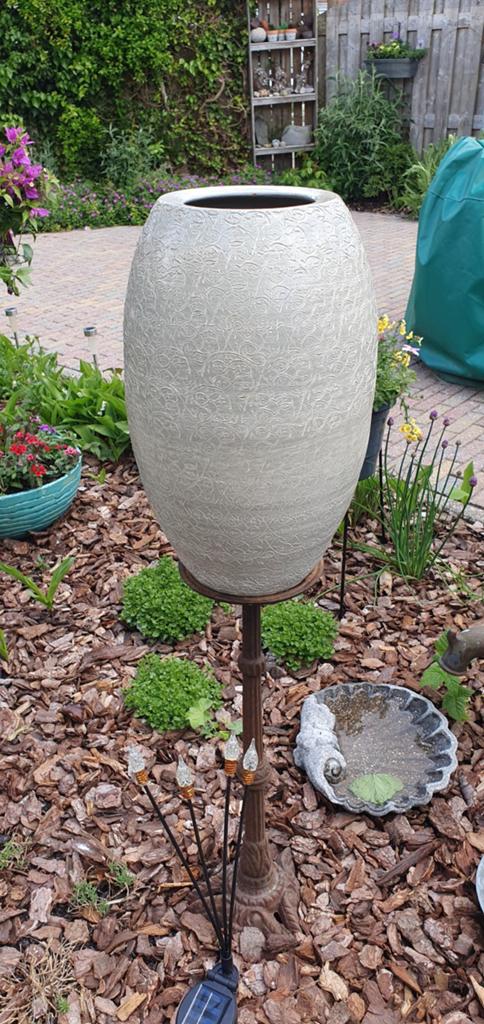Grijze bloemvaas hoog 45 cm diameter 20,5 ., Tuin en Terras, Tuinvazen, Ophalen of Verzenden, Zo goed als nieuw
