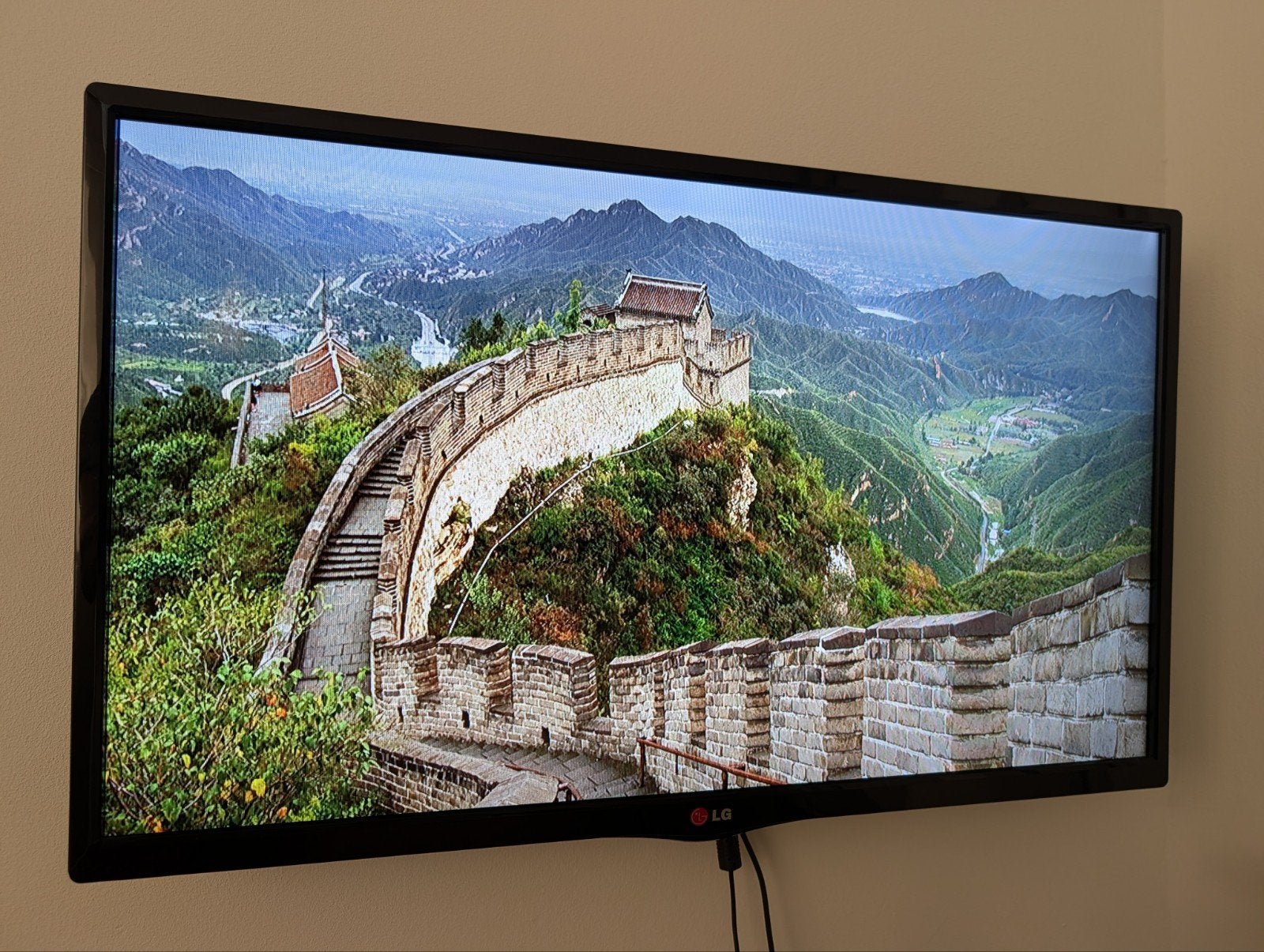 LG 29" LCD televisie / monitor incl. muurbeugel, Audio, Tv en Foto, Ophalen, Gebruikt, 50 Hz, Minder dan 40 cm