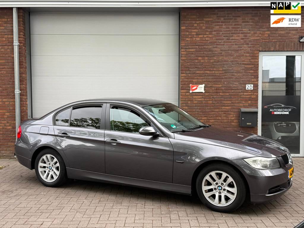 BMW 3-serie 320i Dynamic Executive|AIRCO|NIEUWE APK|CAMERA, 4 cilinders, 150 pk, Handgeschakeld, Sedan