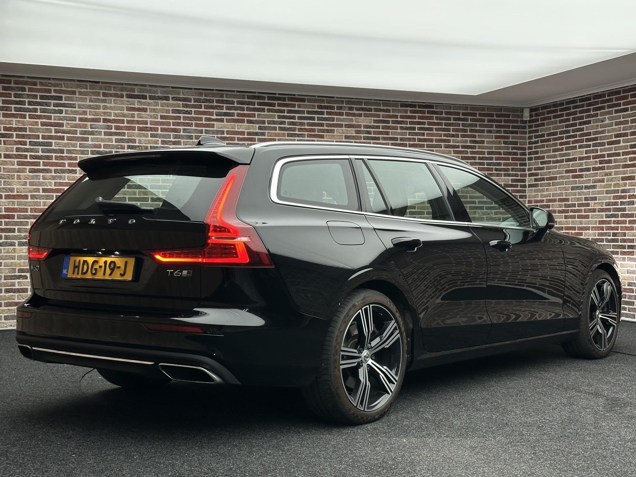 Volvo V60 2.0 T6 Benzine AWD Inscription | Intellisafe| Pilo, Auto's, Volvo, Automaat, Gebruikt, Euro 6, 4 cilinders