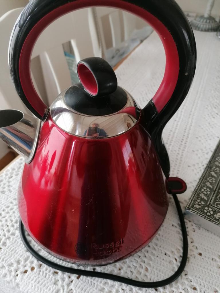 Russell Hobbs Waterkoker Rood, Witgoed en Apparatuur, Waterkokers, 1 tot 2 liter, Ophalen of Verzenden, Gebruikt, Draadloos