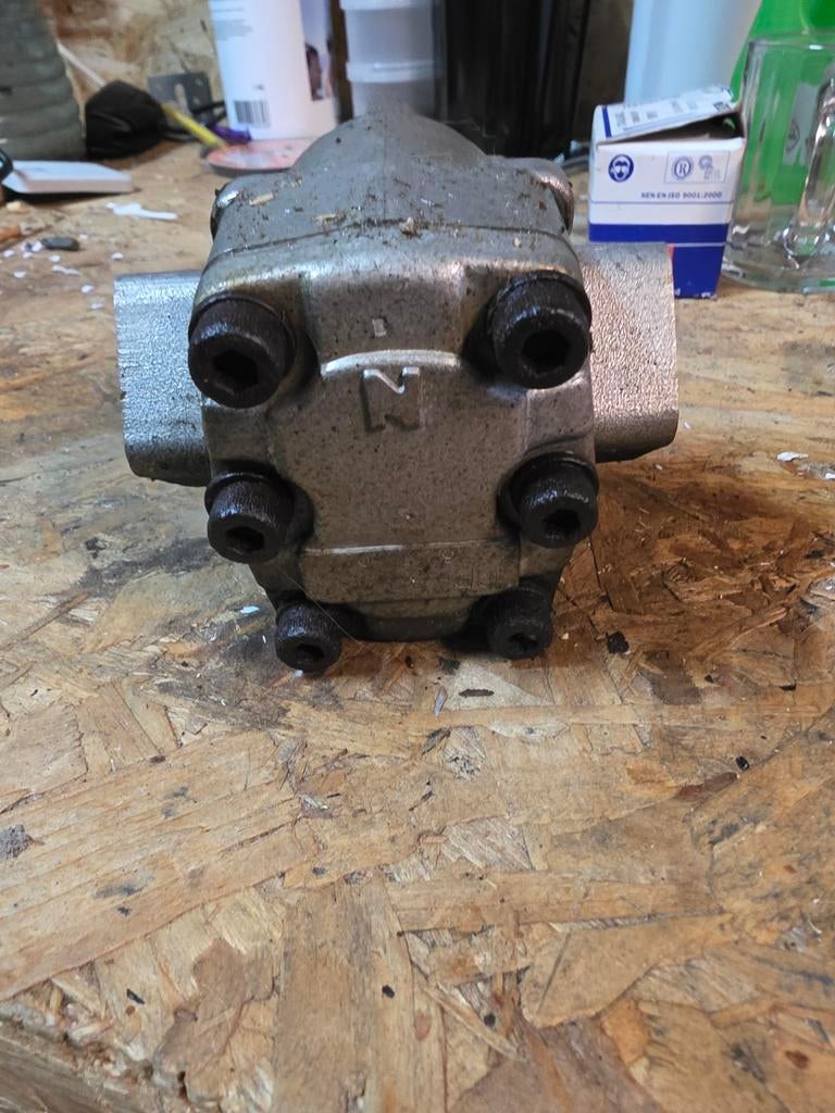Hydraulic pomp iseki tx1300, Doe-het-zelf en Verbouw, Gereedschap | Machine-onderdelen en Toebehoren, Ophalen of Verzenden, Gebruikt
