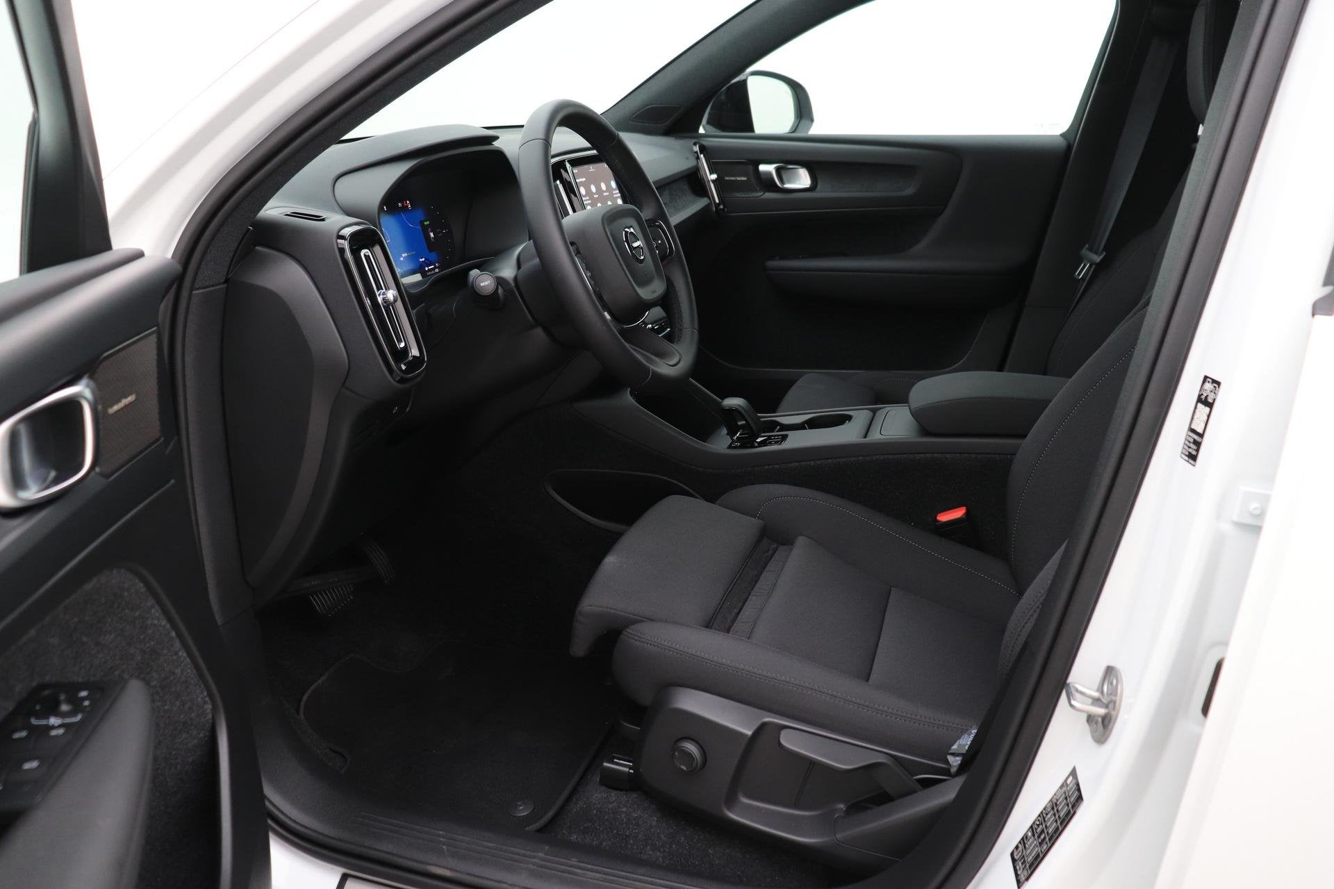 Volvo EX40 Single Motor Extended Range Plus 82 kWh | ACC | H, Auto's, Automaat, Gebruikt, 252 pk, Wit