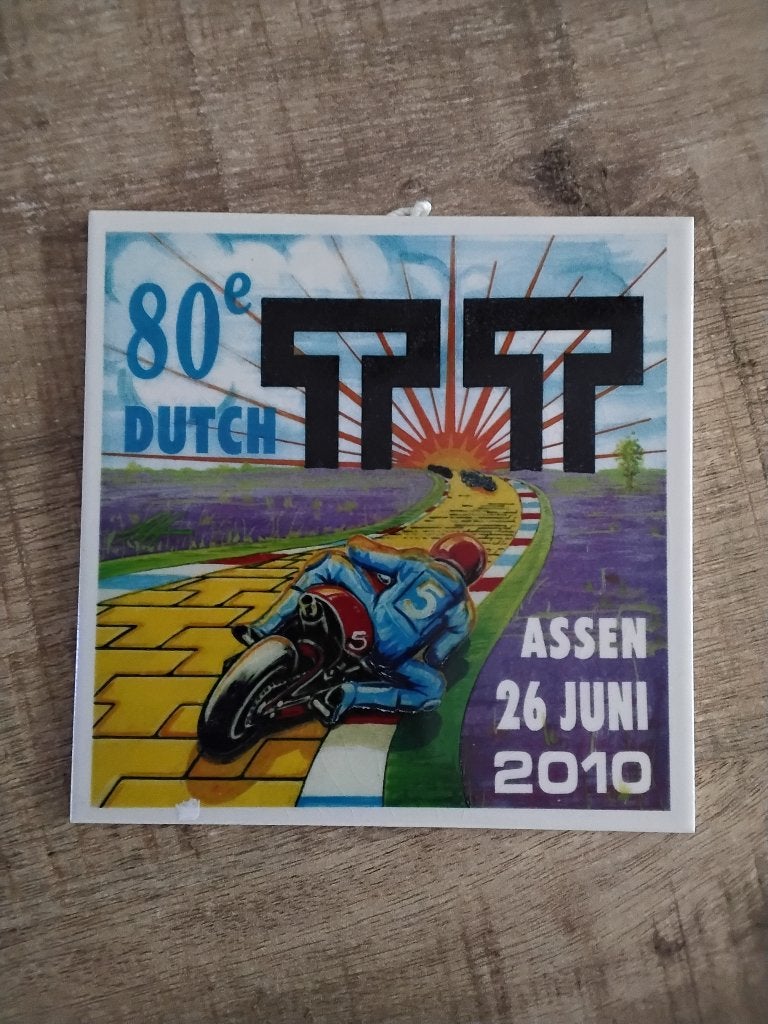 80e TT assen tegel 2010, Ophalen of Verzenden, Nieuw, Motoren
